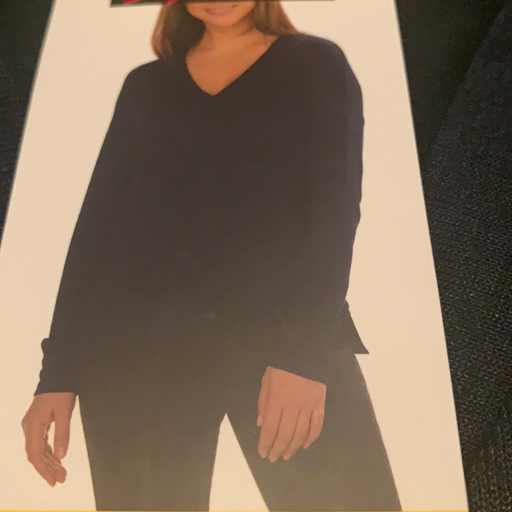 Kirkland signature ladies long sleeve V neck, relaxed fit,small,color navymarled